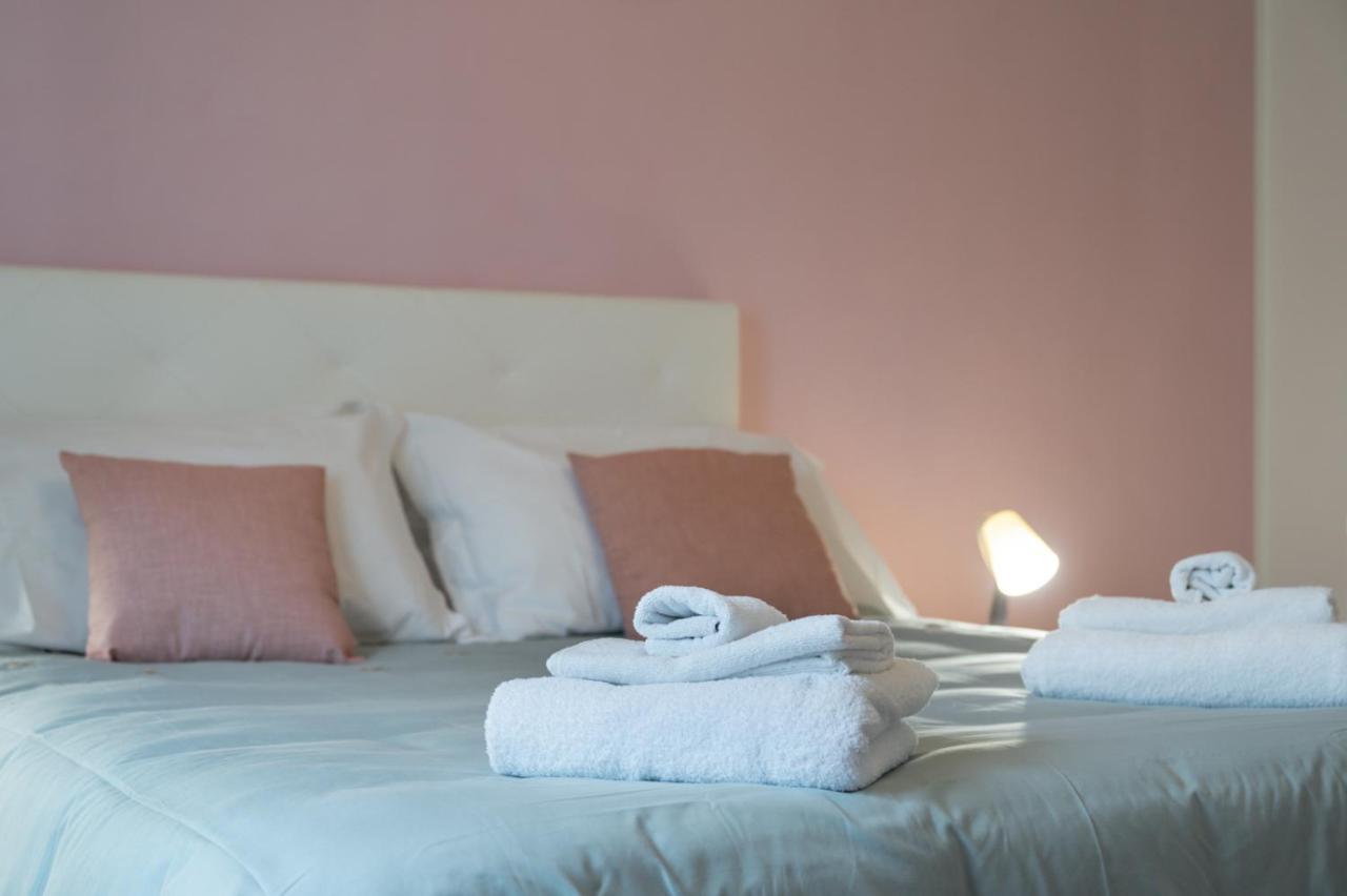 La Verde Rosa - Casa Vacanze A Due Passi Dal Lago Marta Exteriör bild
